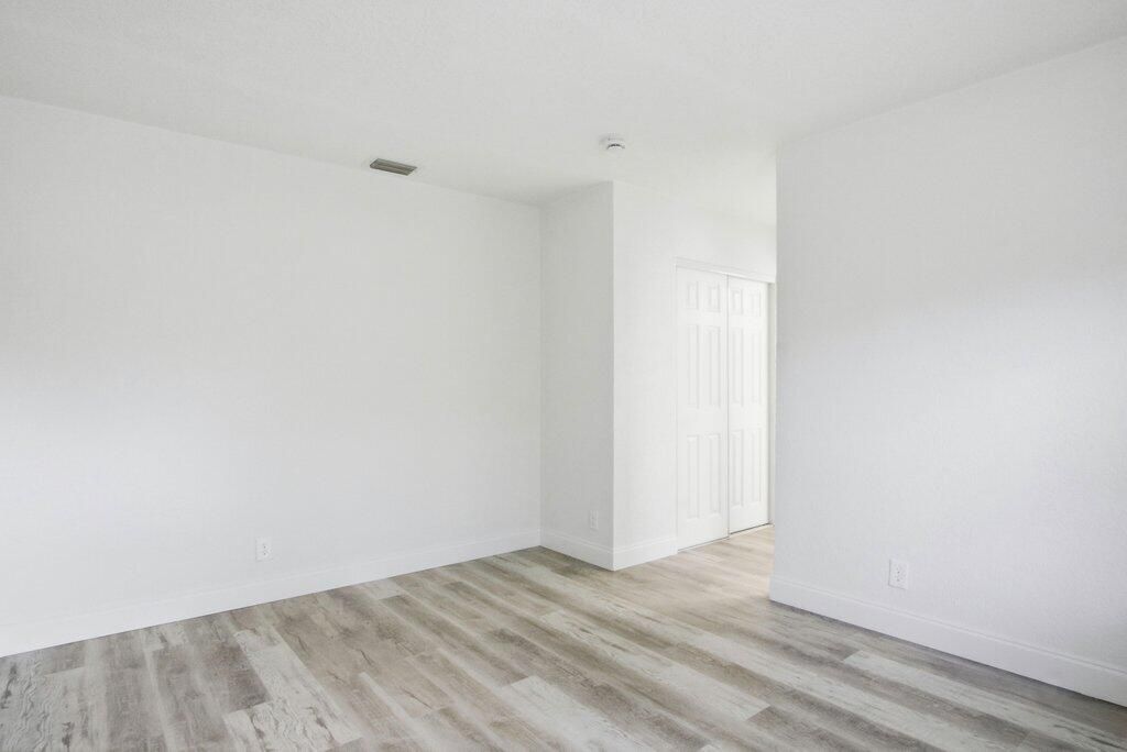 For Sale: $359,900 (3 beds, 2 baths, 1216 Square Feet)