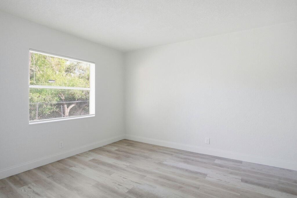 For Sale: $359,900 (3 beds, 2 baths, 1216 Square Feet)