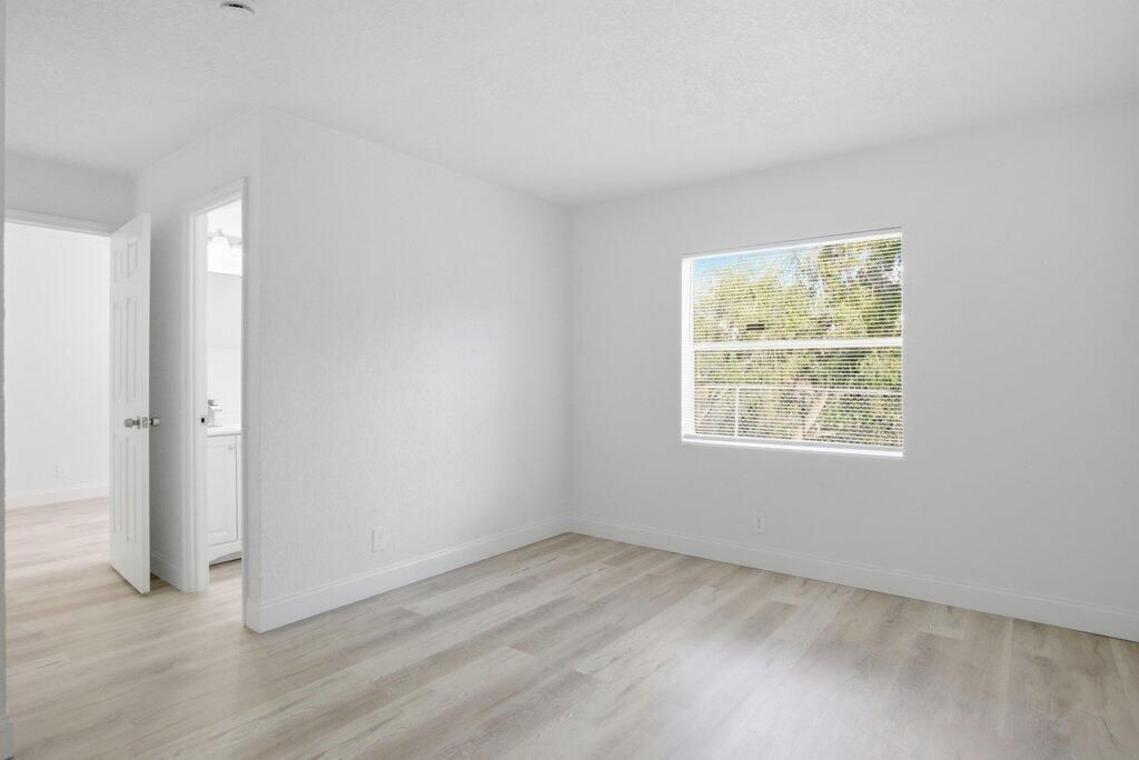 For Sale: $359,900 (3 beds, 2 baths, 1216 Square Feet)