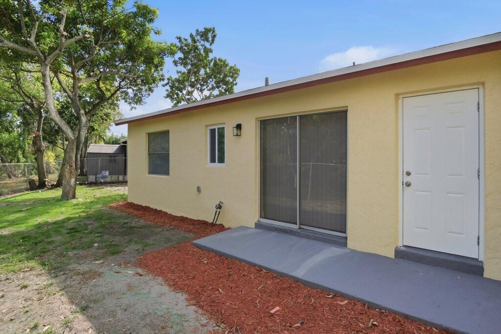 For Sale: $359,900 (3 beds, 2 baths, 1216 Square Feet)