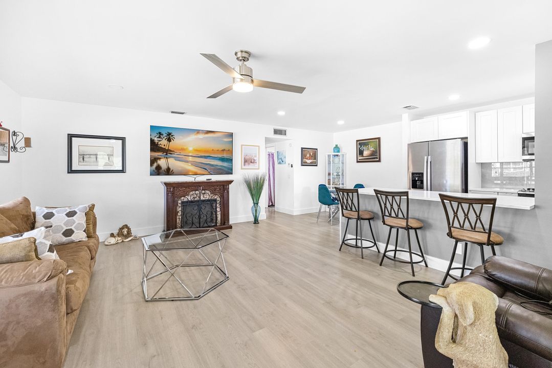 For Sale: $250,000 (2 beds, 2 baths, 1175 Square Feet)