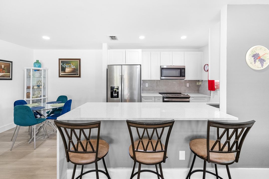 For Sale: $250,000 (2 beds, 2 baths, 1175 Square Feet)