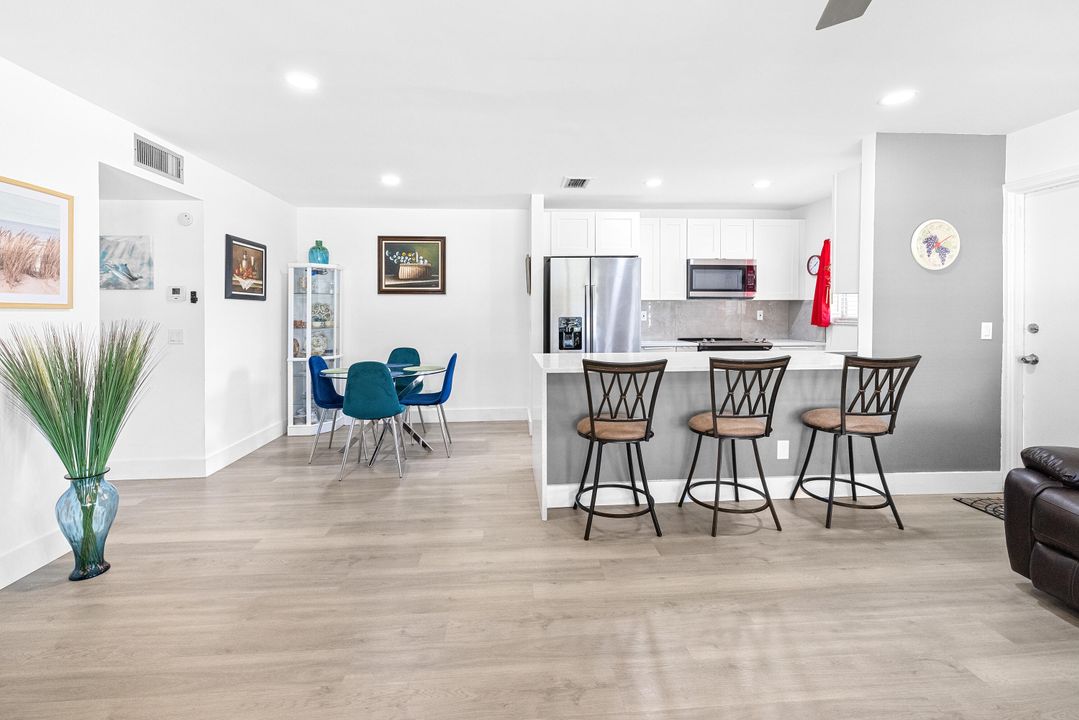 For Sale: $250,000 (2 beds, 2 baths, 1175 Square Feet)