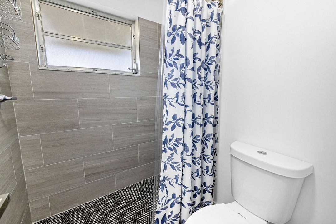 For Sale: $250,000 (2 beds, 2 baths, 1175 Square Feet)