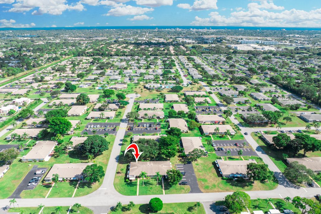 For Sale: $250,000 (2 beds, 2 baths, 1175 Square Feet)