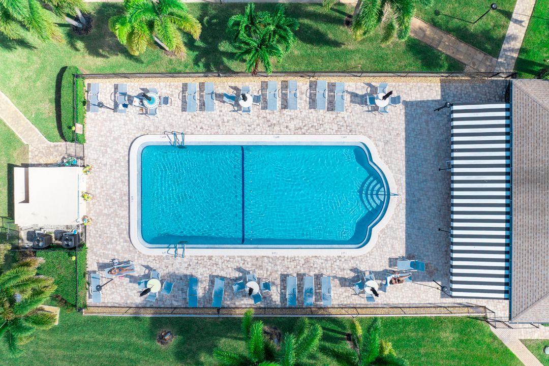 For Sale: $250,000 (2 beds, 2 baths, 1175 Square Feet)