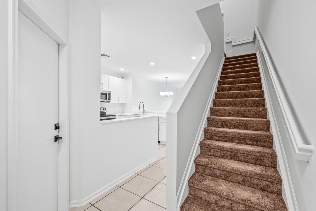 出租: $3,300 (3 贝兹, 2 浴室, 1570 平方英尺)