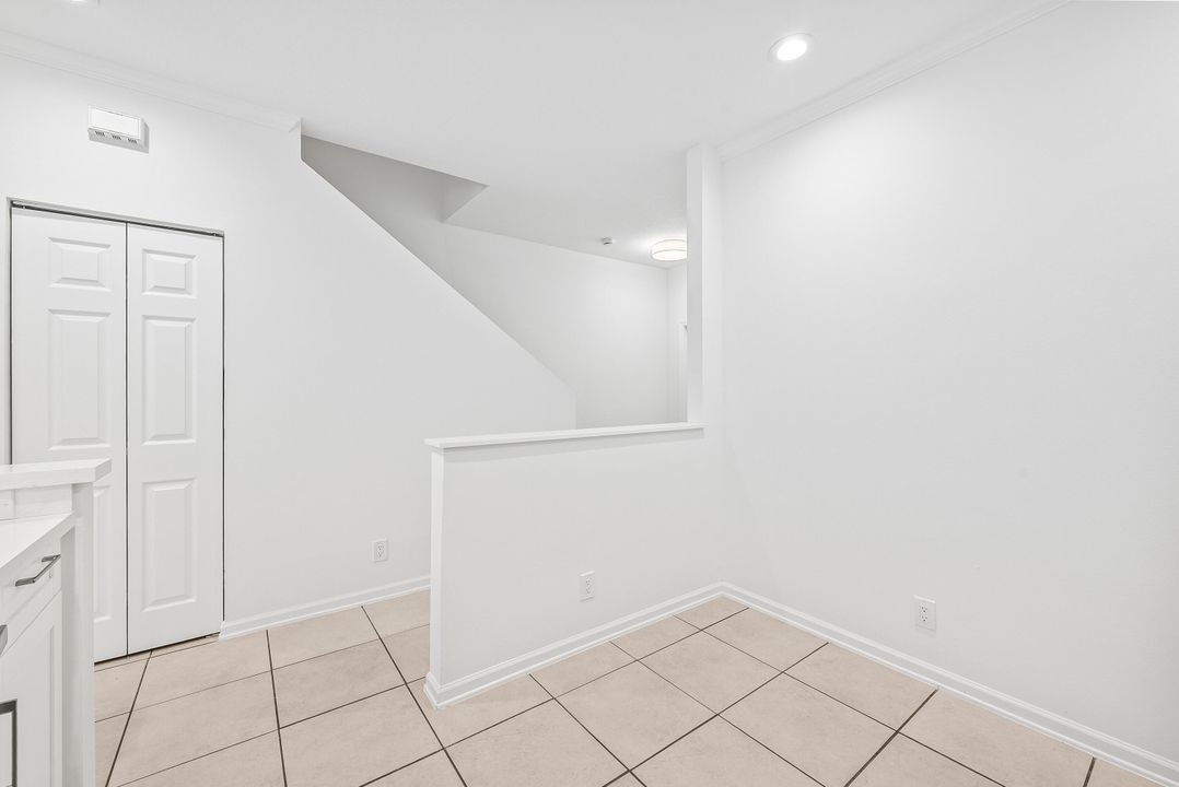 出租: $3,300 (3 贝兹, 2 浴室, 1570 平方英尺)