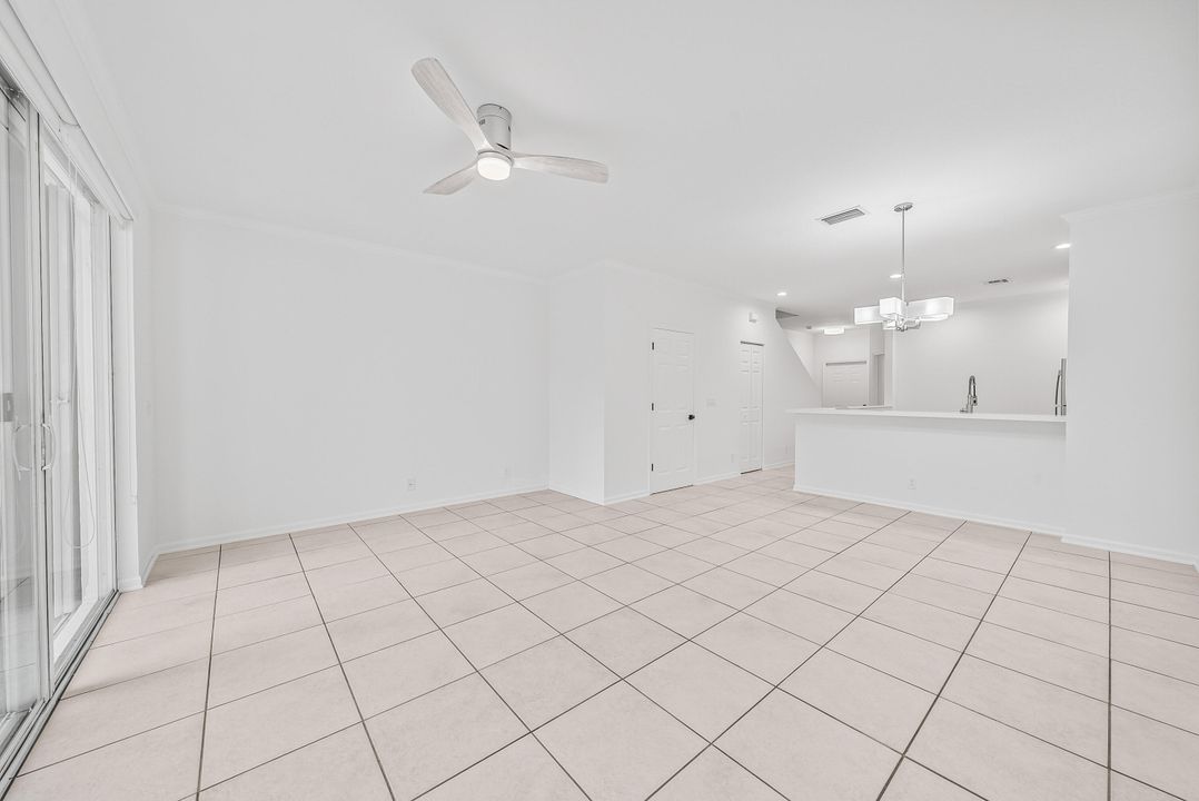 出租: $3,300 (3 贝兹, 2 浴室, 1570 平方英尺)