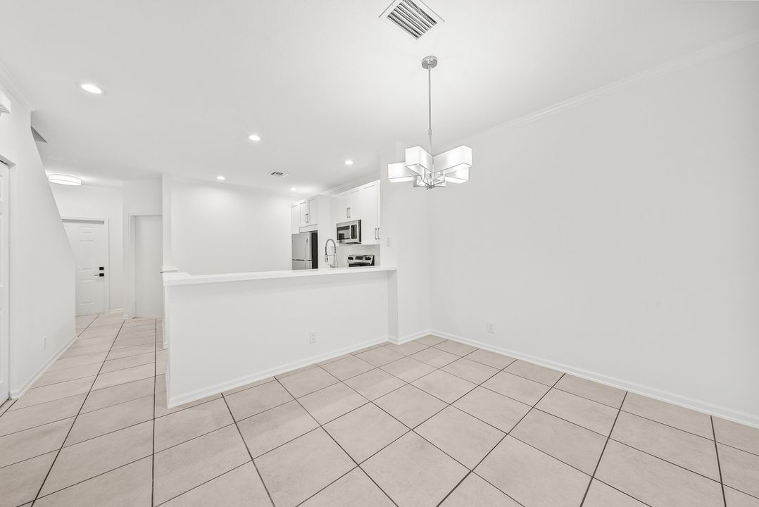 出租: $3,300 (3 贝兹, 2 浴室, 1570 平方英尺)