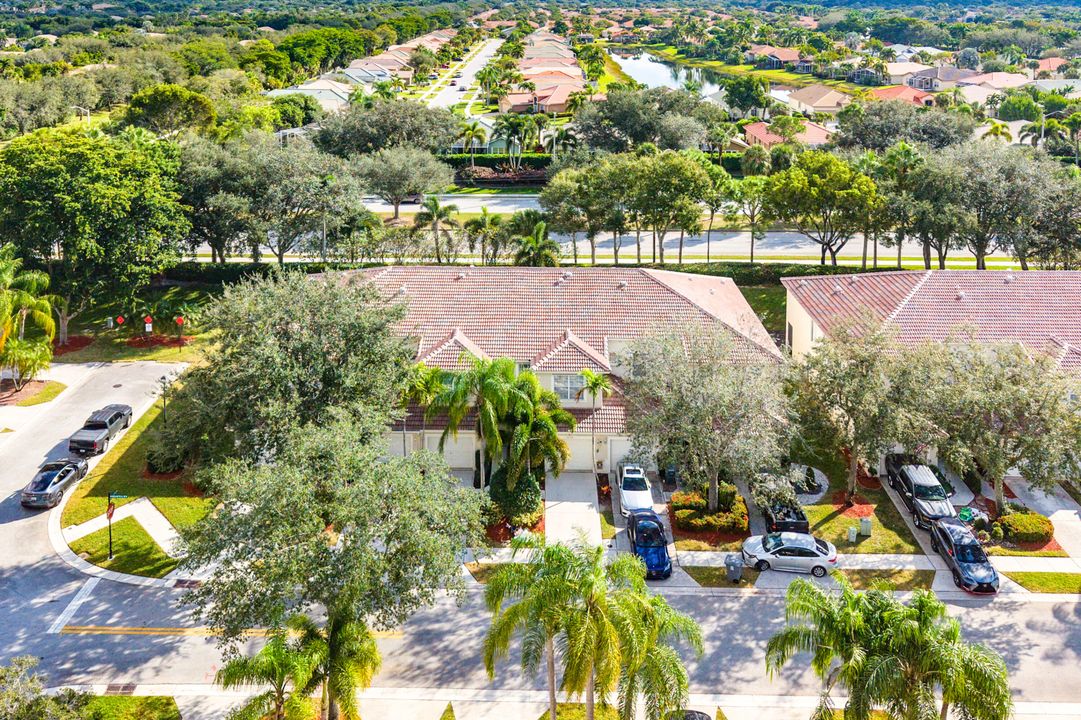 出租: $3,300 (3 贝兹, 2 浴室, 1570 平方英尺)