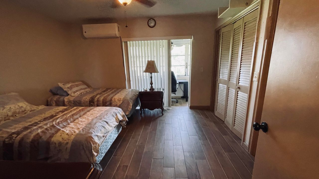 出租: $1,250 (1 贝兹, 1 浴室, 702 平方英尺)