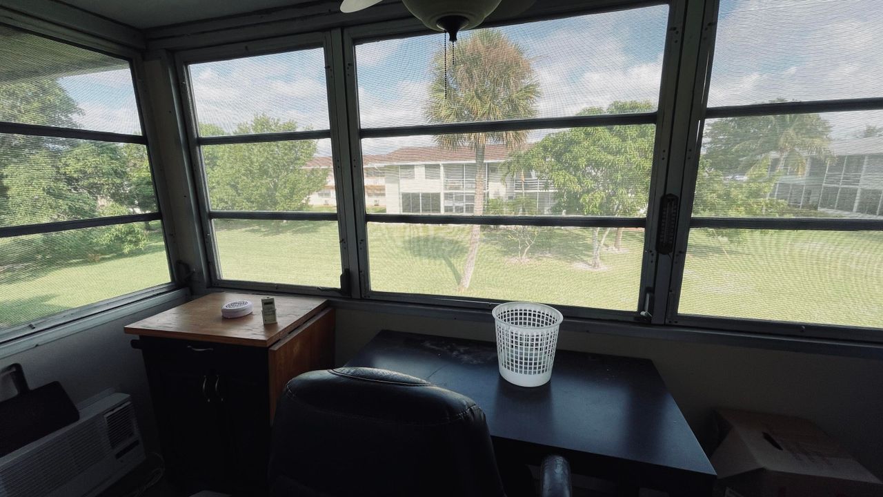 出租: $1,250 (1 贝兹, 1 浴室, 702 平方英尺)