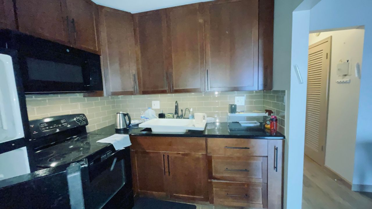 出租: $1,250 (1 贝兹, 1 浴室, 702 平方英尺)