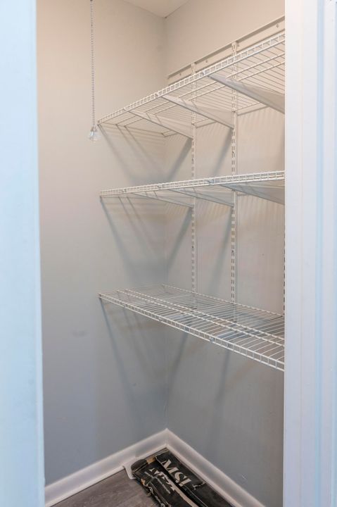 For Sale: $96,000 (1 beds, 1 baths, 570 Square Feet)