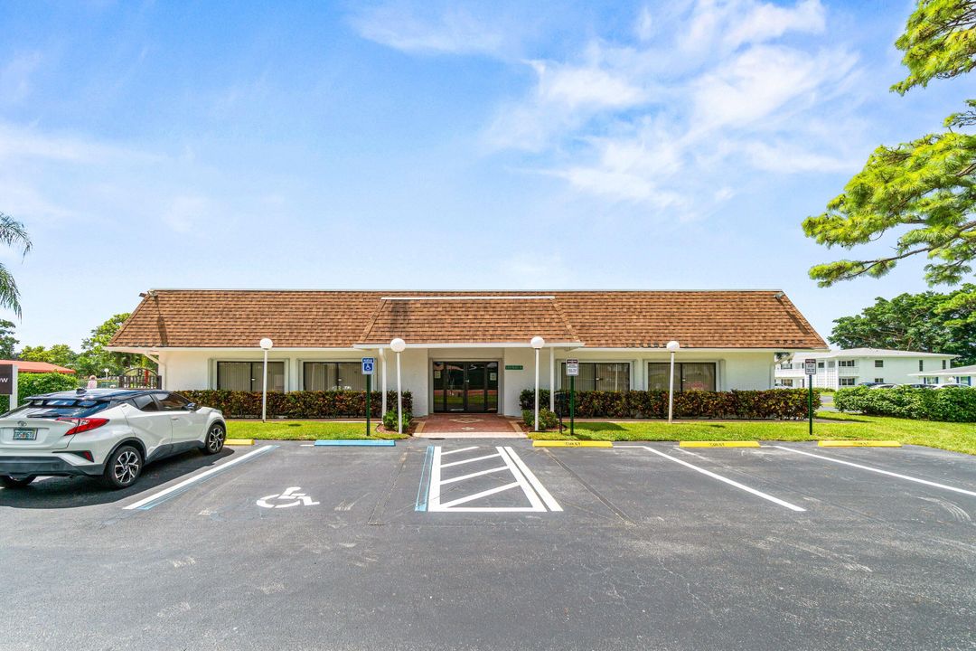 For Sale: $224,500 (2 beds, 2 baths, 1220 Square Feet)