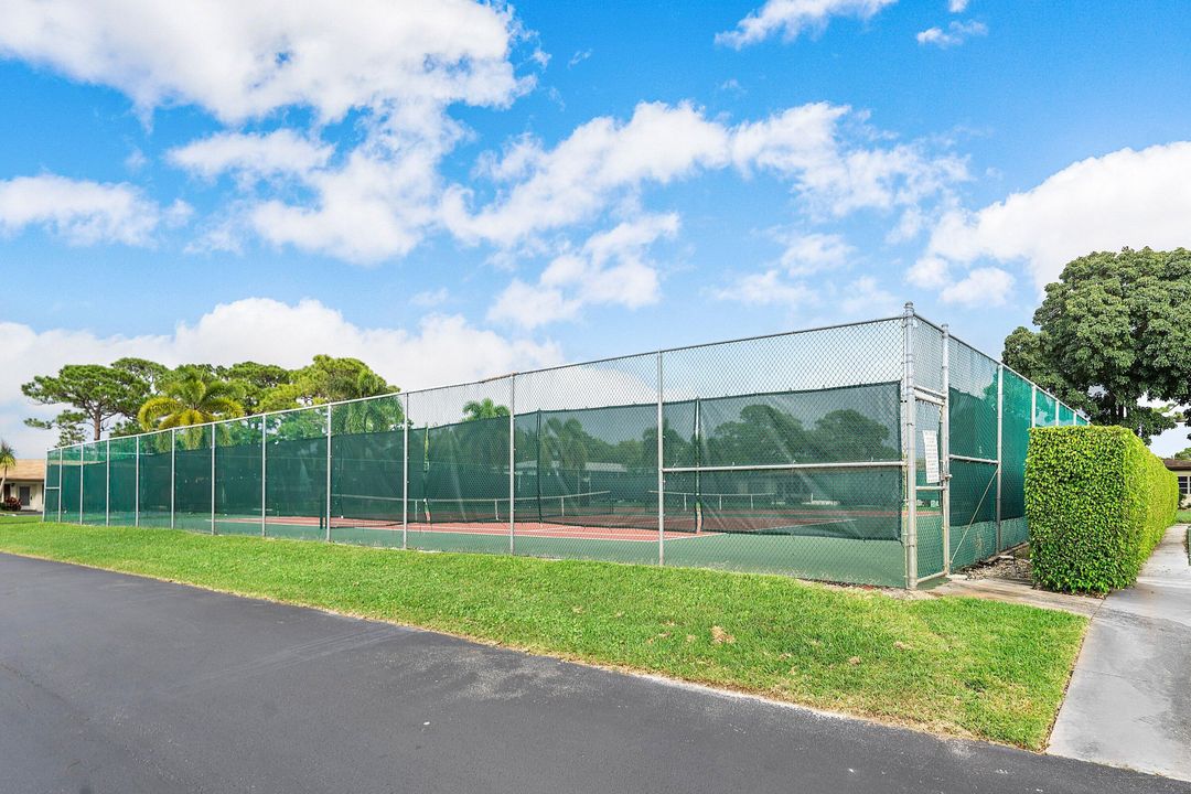 For Sale: $224,500 (2 beds, 2 baths, 1220 Square Feet)