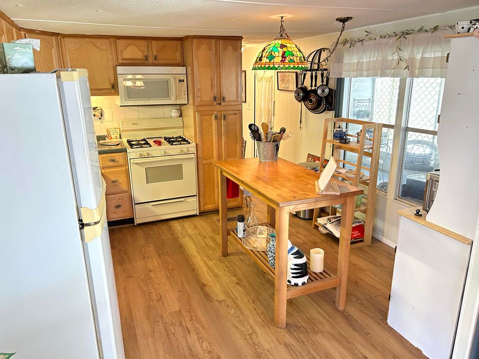 For Rent: $2,500 (2 beds, 1 baths, 600 Square Feet)