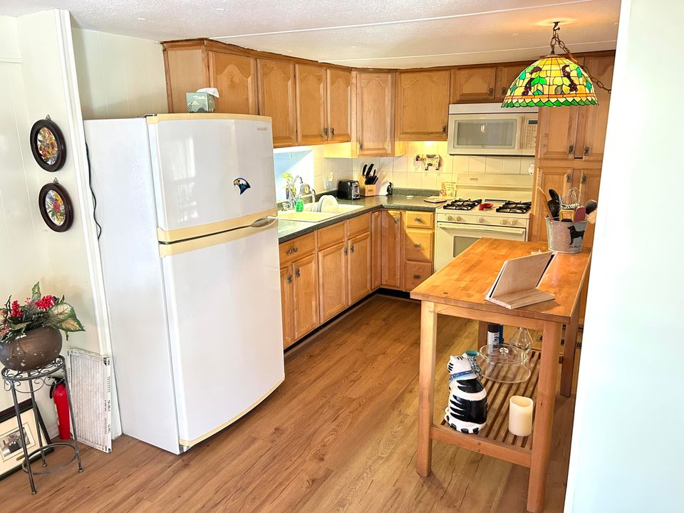 For Rent: $2,500 (2 beds, 1 baths, 600 Square Feet)