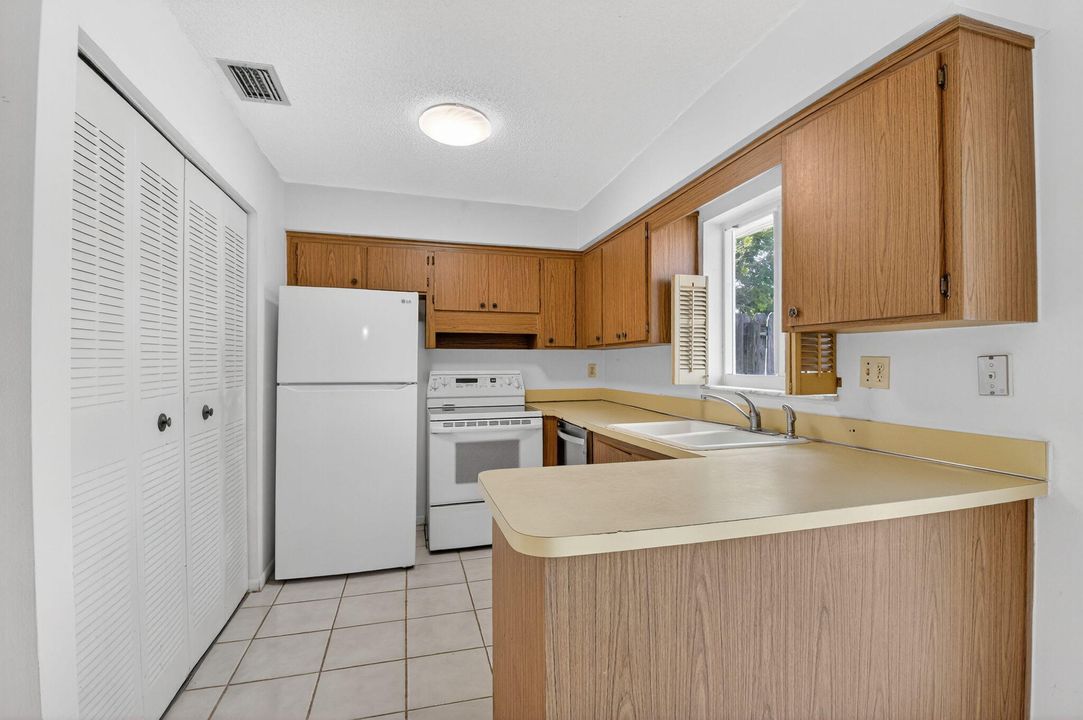 For Sale: $675,000 (3 beds, 2 baths, 1256 Square Feet)