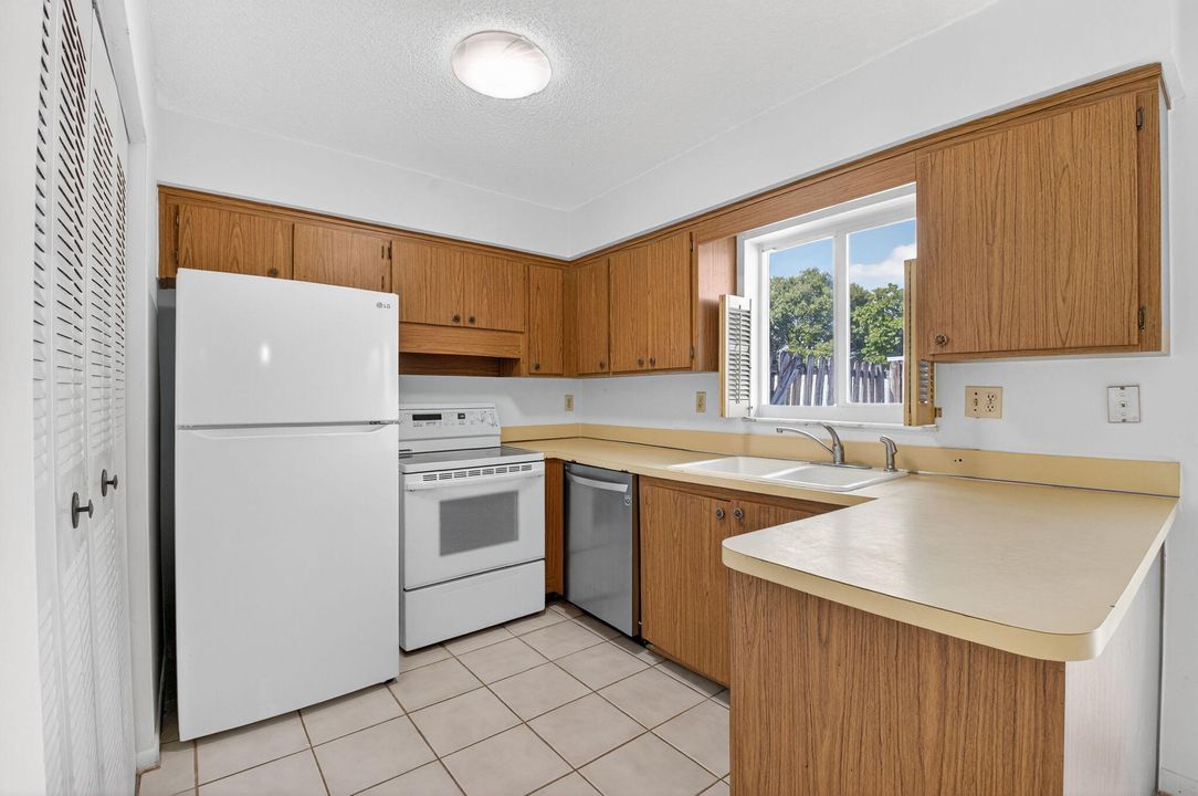 For Sale: $675,000 (3 beds, 2 baths, 1256 Square Feet)