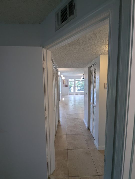 For Rent: $2,200 (2 beds, 2 baths, 946 Square Feet)