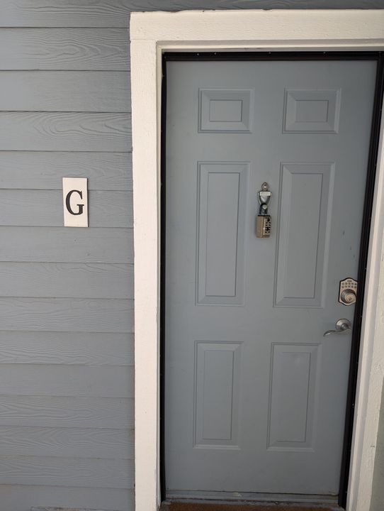 For Rent: $2,200 (2 beds, 2 baths, 946 Square Feet)