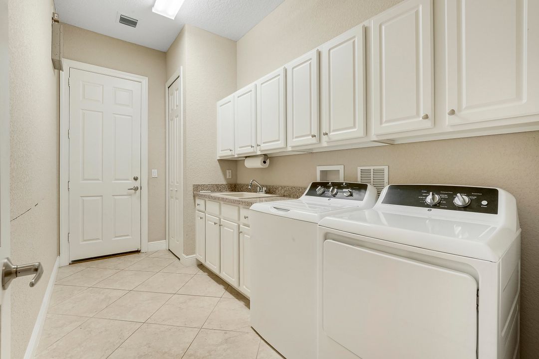 На продажу: $929,900 (4 спален, 3 ванн, 3063 Квадратных фут)