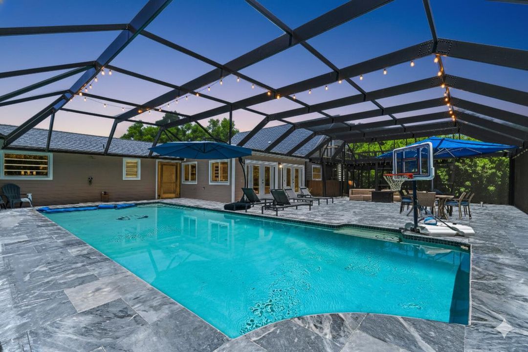 For Sale: $989,900 (3 beds, 3 baths, 2476 Square Feet)