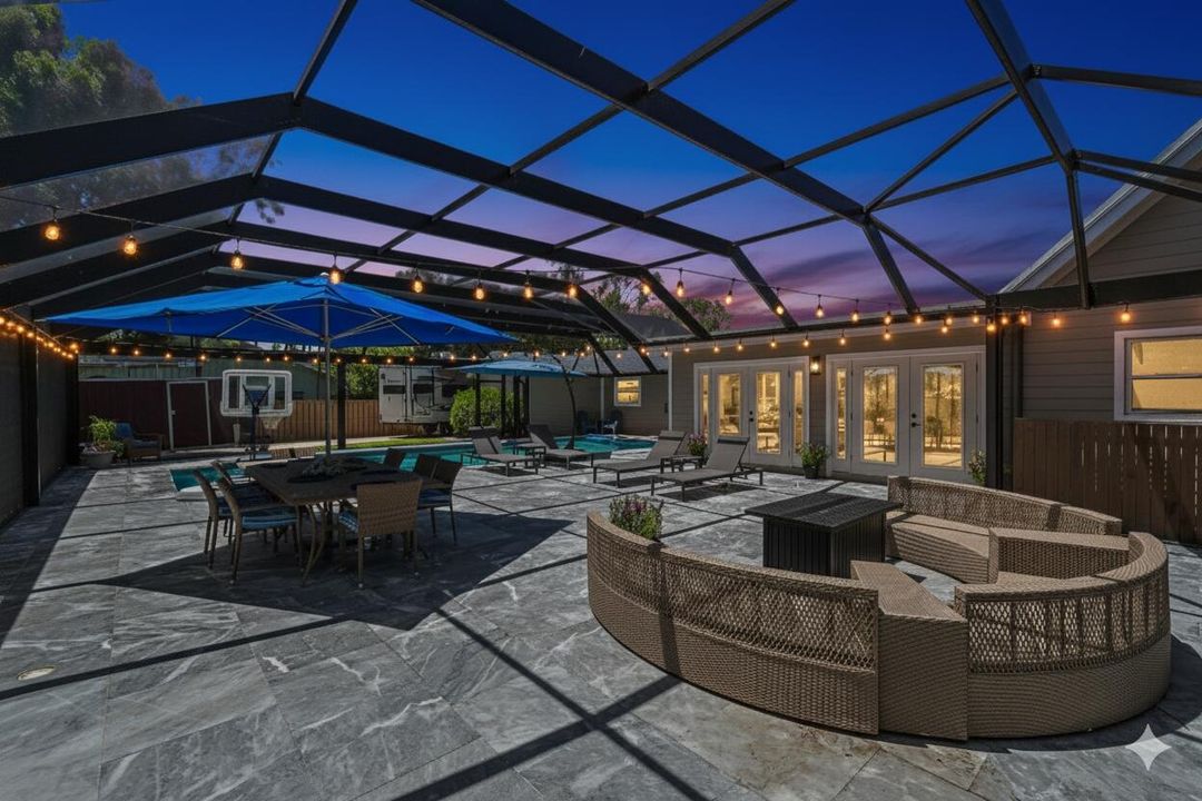 For Sale: $989,900 (3 beds, 3 baths, 2476 Square Feet)