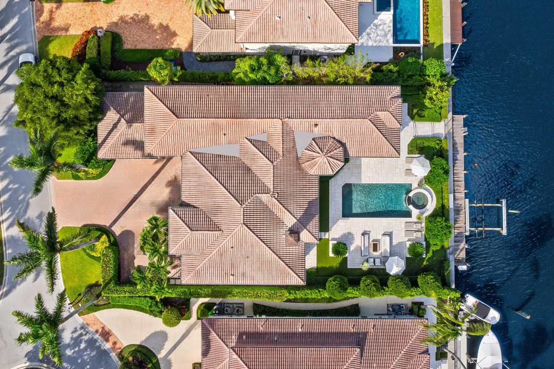 For Sale: $8,990,000 (5 beds, 5 baths, 7169 Square Feet)