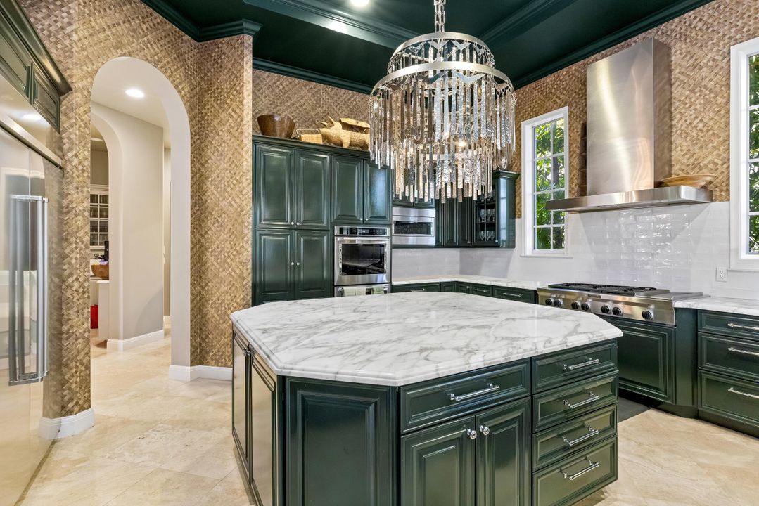 For Sale: $8,990,000 (5 beds, 5 baths, 7169 Square Feet)