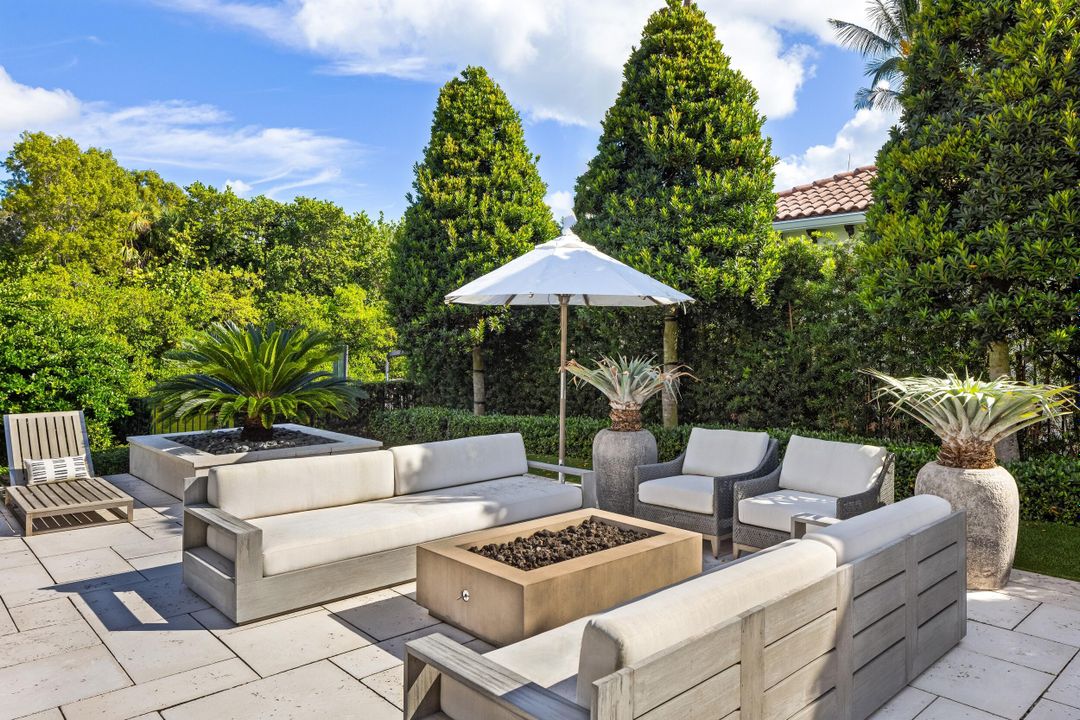 For Sale: $8,990,000 (5 beds, 5 baths, 7169 Square Feet)