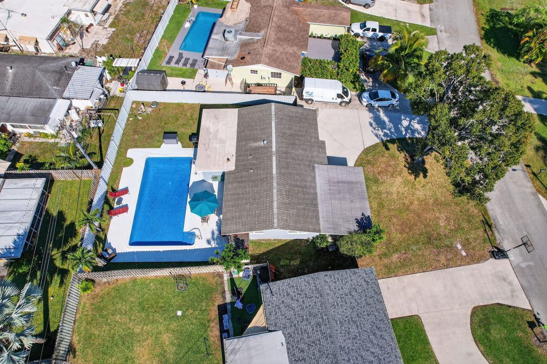 For Sale: $695,000 (3 beds, 2 baths, 1415 Square Feet)