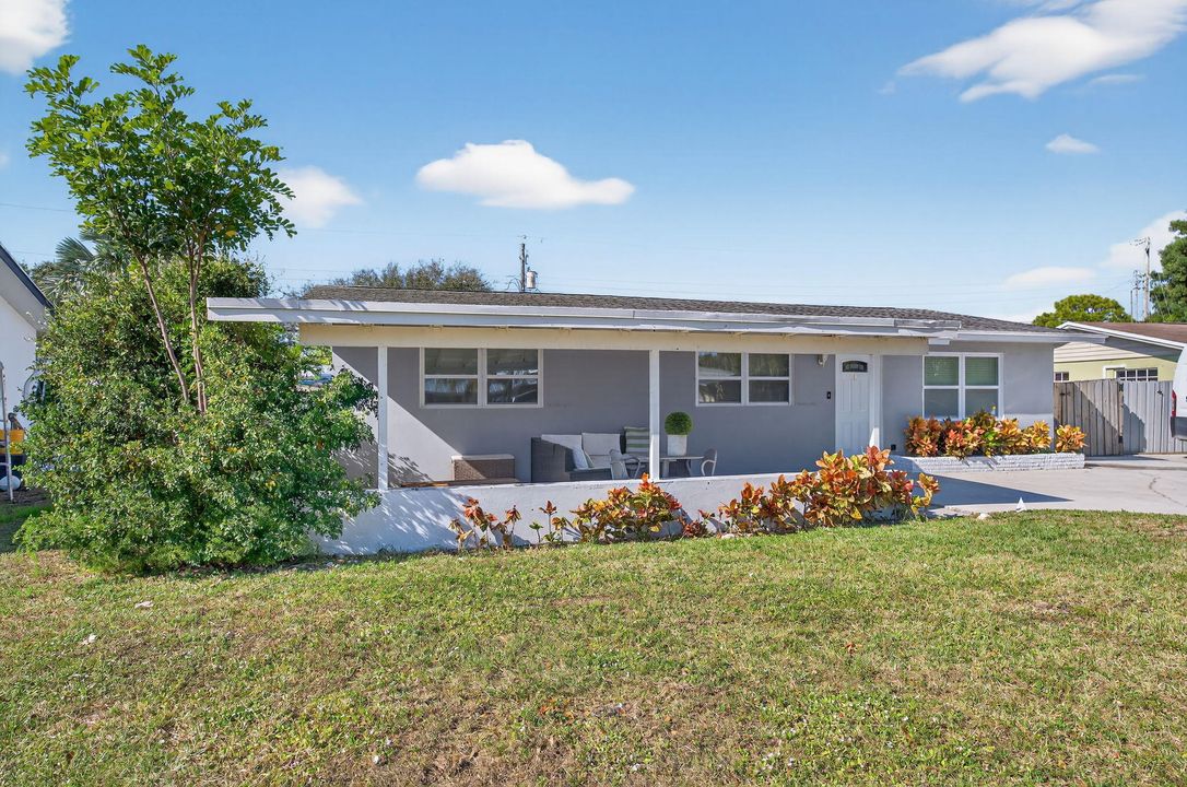 For Sale: $695,000 (3 beds, 2 baths, 1415 Square Feet)