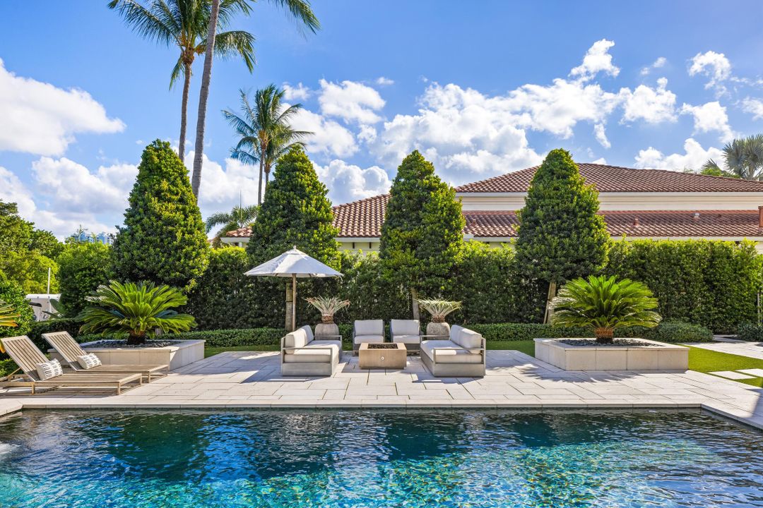 For Sale: $8,990,000 (5 beds, 5 baths, 7169 Square Feet)