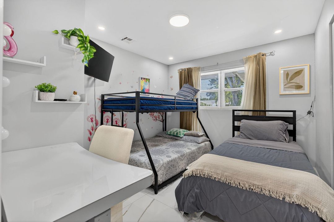 For Sale: $695,000 (3 beds, 2 baths, 1415 Square Feet)