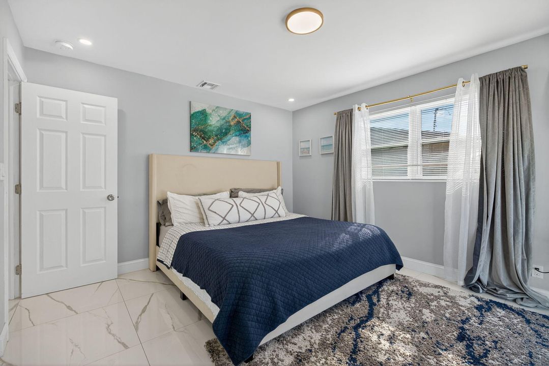 For Sale: $695,000 (3 beds, 2 baths, 1415 Square Feet)