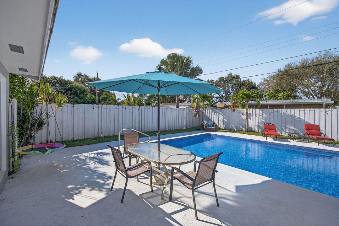 For Sale: $695,000 (3 beds, 2 baths, 1415 Square Feet)