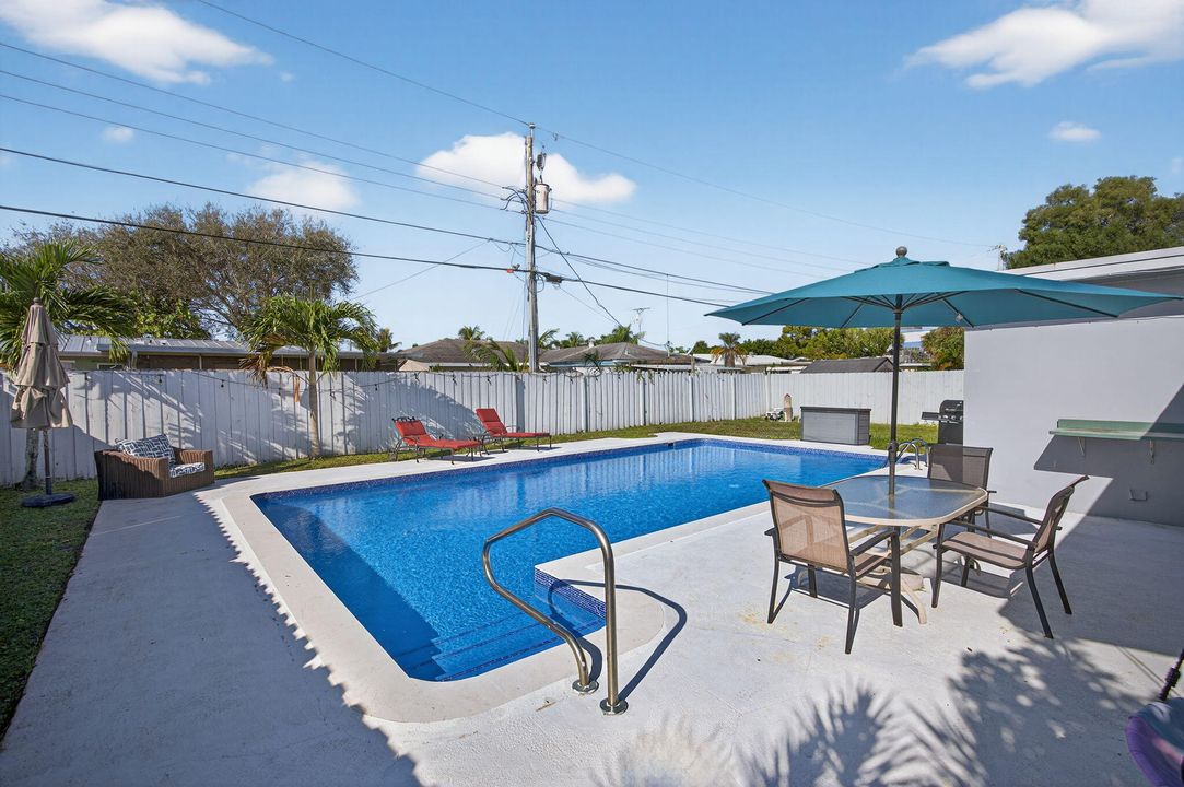 For Sale: $695,000 (3 beds, 2 baths, 1415 Square Feet)