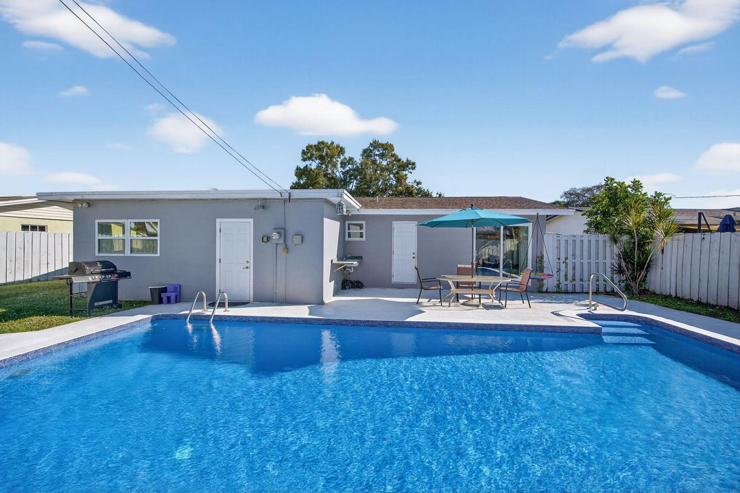 For Sale: $695,000 (3 beds, 2 baths, 1415 Square Feet)