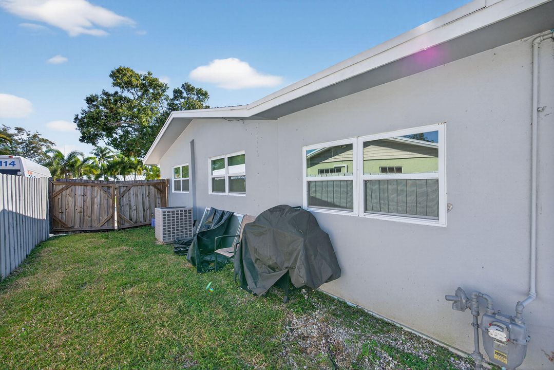 For Sale: $695,000 (3 beds, 2 baths, 1415 Square Feet)