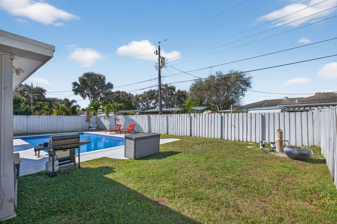 For Sale: $695,000 (3 beds, 2 baths, 1415 Square Feet)