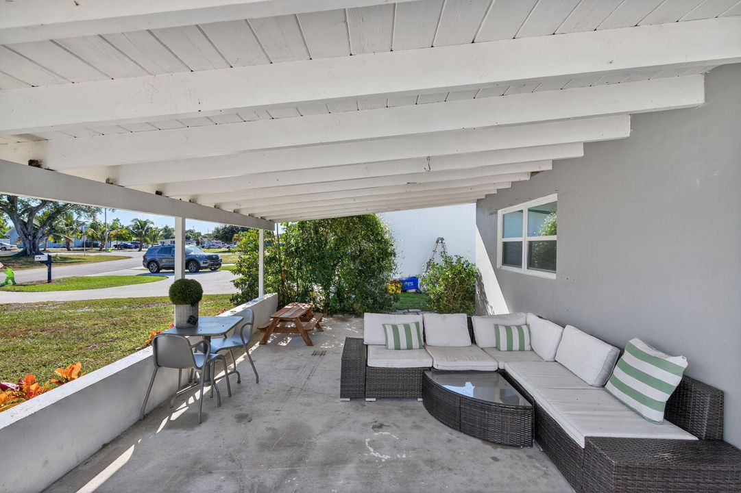 For Sale: $695,000 (3 beds, 2 baths, 1415 Square Feet)