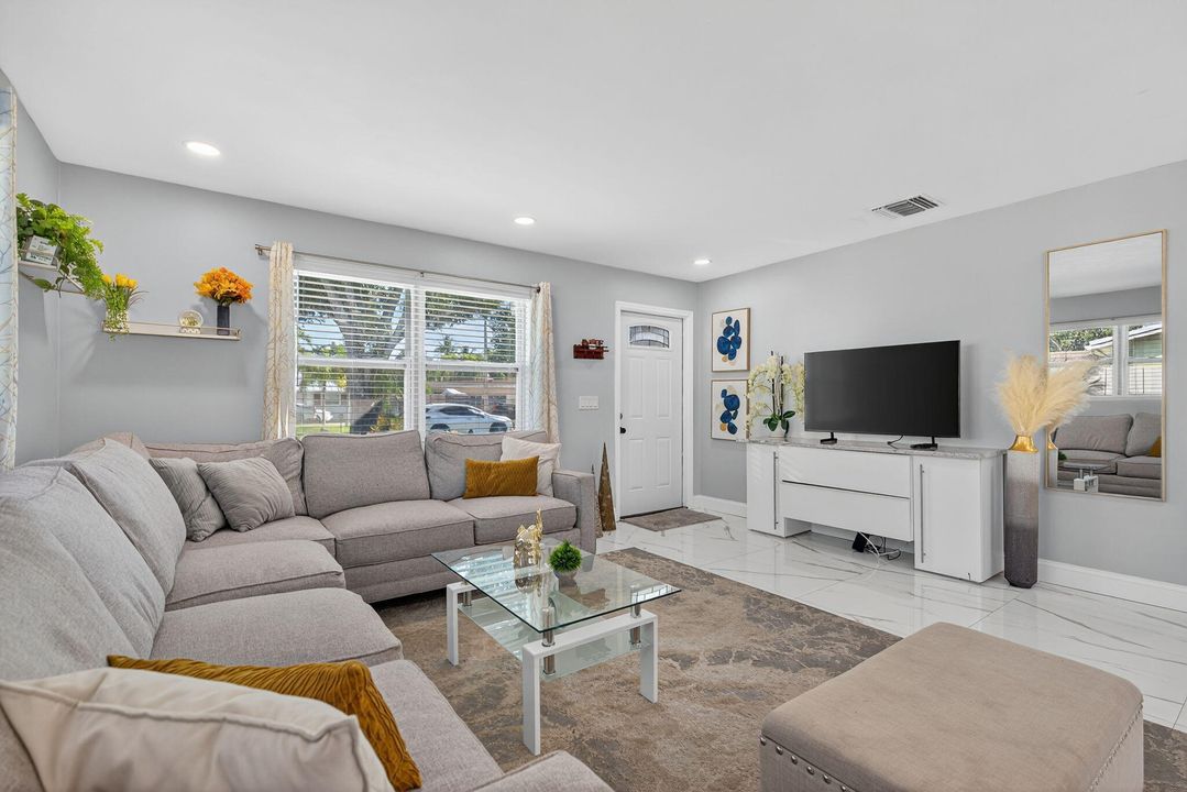 For Sale: $695,000 (3 beds, 2 baths, 1415 Square Feet)