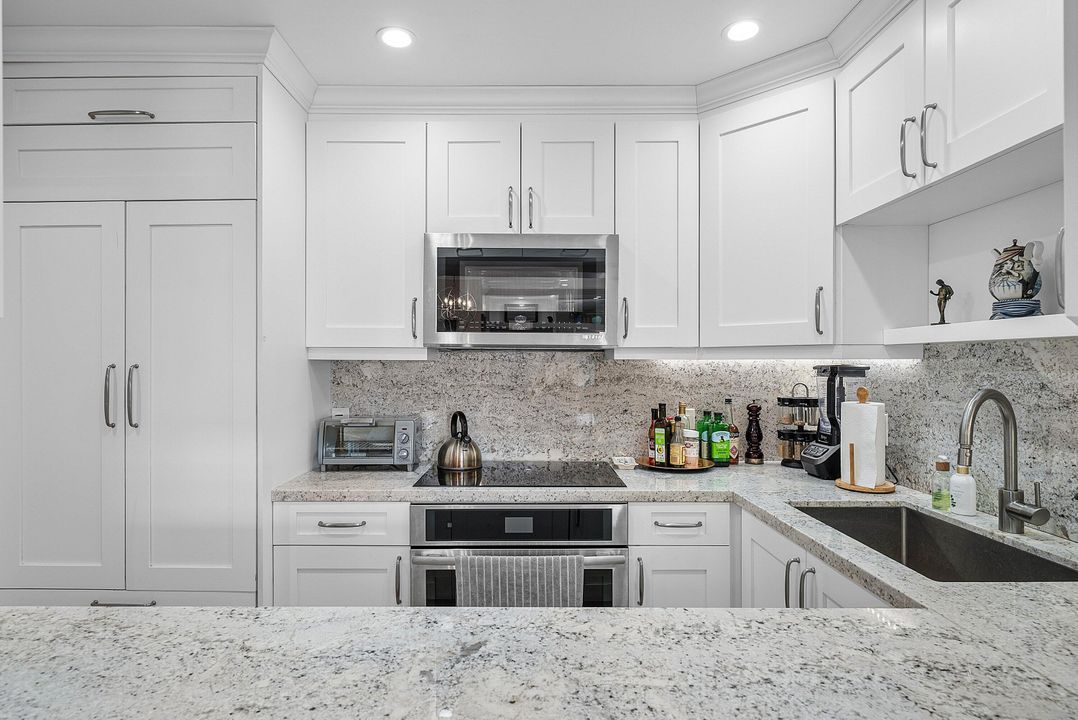 For Sale: $850,000 (2 beds, 2 baths, 1310 Square Feet)