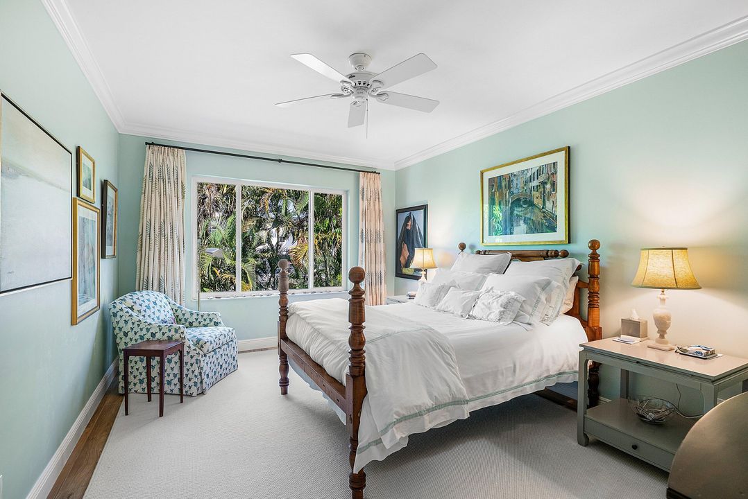 For Sale: $850,000 (2 beds, 2 baths, 1310 Square Feet)