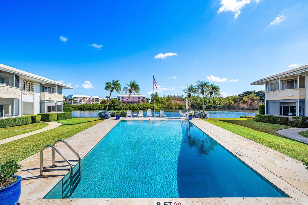 For Sale: $850,000 (2 beds, 2 baths, 1310 Square Feet)