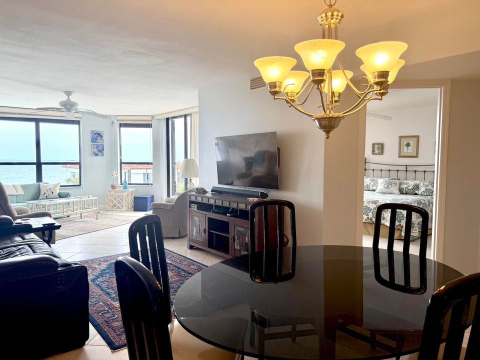 待售: $374,000 (2 贝兹, 2 浴室, 1614 平方英尺)