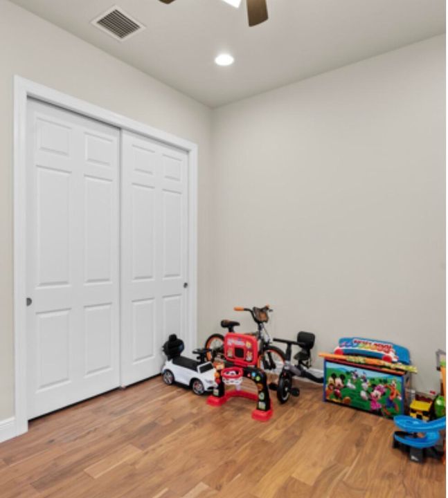 For Sale: $450,000 (3 beds, 2 baths, 1842 Square Feet)